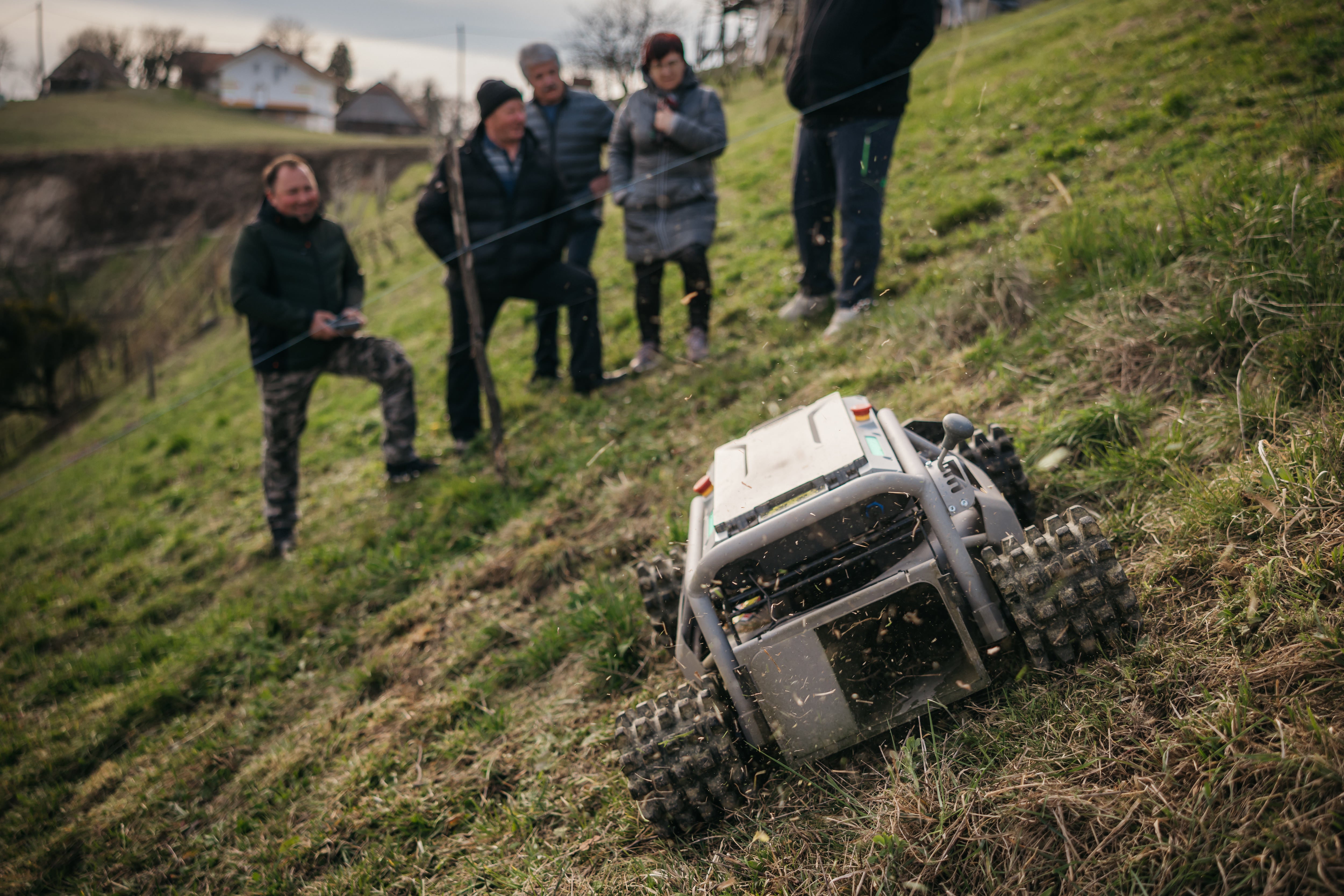 Mowrator S1 – 4WD 12Ah (mit Offroad-Rädern)